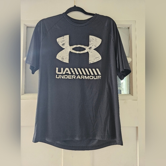 Large under armour top - Picture 2 of 2
